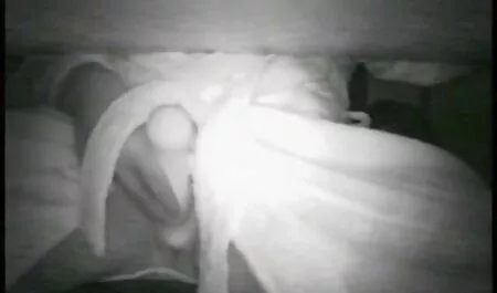 Olajozott csúszós szőke rábaszik családi sex ingyen a szabadban lesz arc.