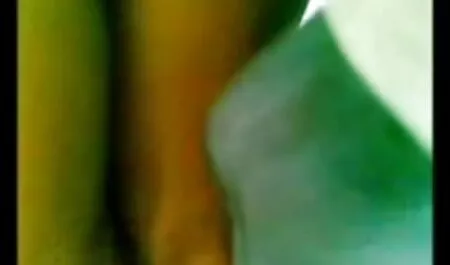 Twink lovagol családi sexvideok egy dildo, baszik