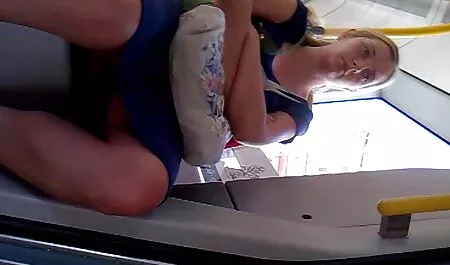 A lány szar a farkad amatőr videó, majd maszturbál a csaladisex melleit, amíg szembe