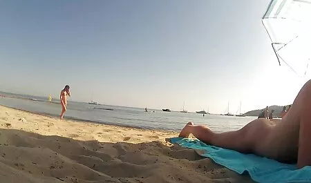 Csodálatos családi sex video barna szűk seggét rázza