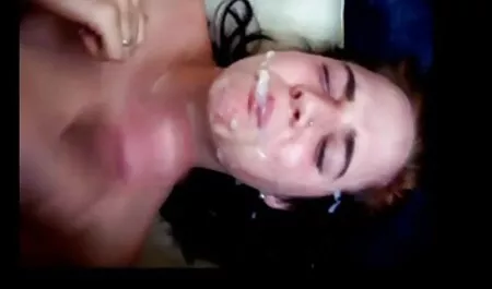 Egy szexi családi pornó szőke baszik rezeg a nedves punci