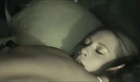 ad fejét, amíg fedezi szex videok csaladi a torkát cum