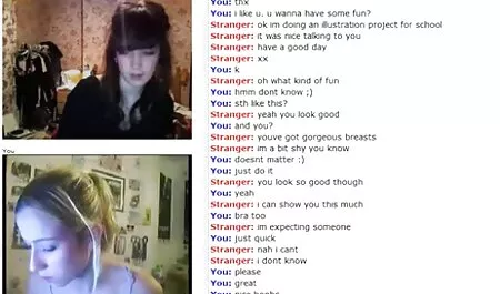 Milana és Katrin levetkőznek a családi pornó víz alatt.