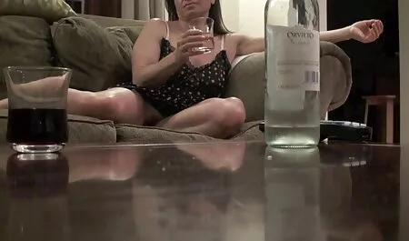 Telhetetlen tini baszva egy ököl, feszített, hogy minden pornó családi végén