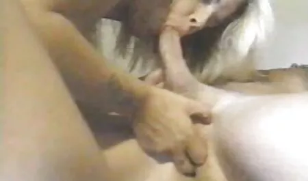 Alex Naomi szopni egy amatör családi sex nagy fehér kakas