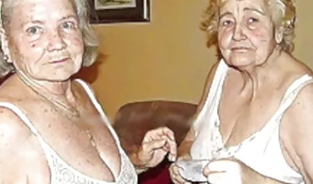 Tini Leszbik gyümölcslevek csaladi szex porno punci megnyalta