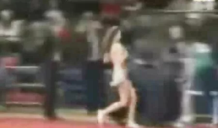 Adel fordul tánc térden egy csaladi porno magyarul hatalmas kakas