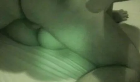 Három fantasztikus leszbikusok játszanak csaladi porno videok egymással.