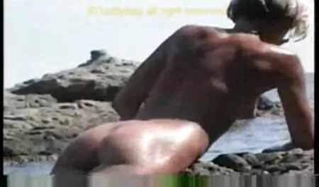 Szívó családi sex ingyen egy hatalmas üveg sört a gloryhole