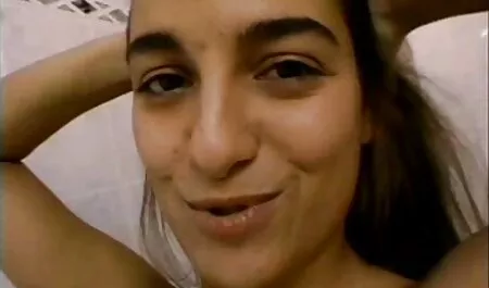 A családi pornó nagy fekete kakas belép a gyönyörű fiatal Colleen Blanche lédús puncijába.