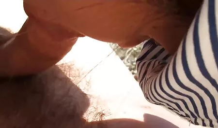 Forró Bumblebee nyalogatja a seggét, meg a családi sex videó kurva ember