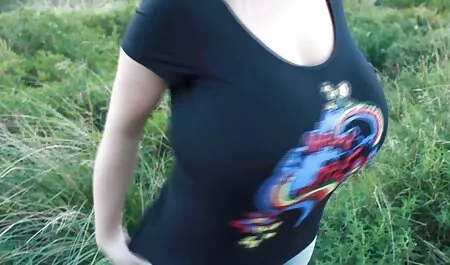 Szőke Gólya csaladi xex Olivia rábaszik a száját egy lüktető cum a szájába