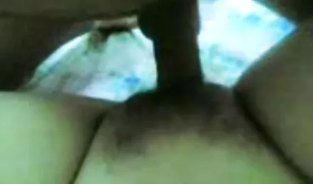 Megdugta családi sex video ingyen a nedves punci egy gyönyörű gomba fejét.
