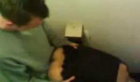 Baszd meg családiszexvideó egy nagy, kövér kakas.