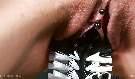 Busty barna mutatja csalàdi szex ki a luxus test