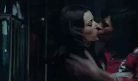 Egy dögös apa anya lánya sex vele játék