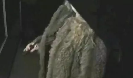 Egy csodálatos családiszexvideok nő szeret dugni a seggét.