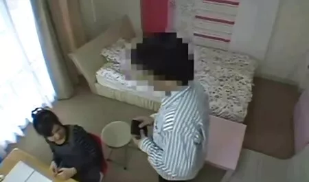 Forró Kim cumms játszik sárgarépa, családi porno ingyen Manócska
