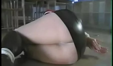 Egyedül él ingyen családi pornó egy nagy fekete lyukért.